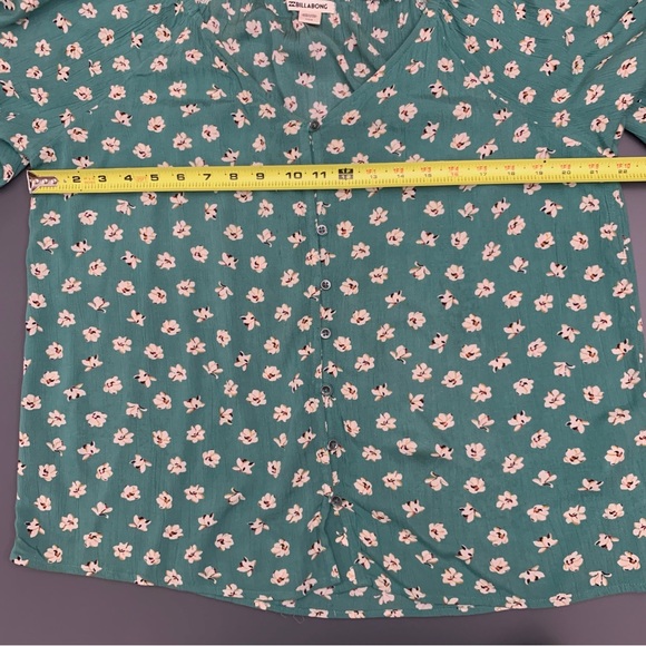 BillaBong Blouse Size Large Cold Off Shoulder Green Floral Oversized Flowy Boho - Picture 3 of 15